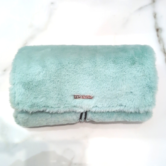 Skinnydip Faux fur Mint Makeup Roll bag - Picture 1 of 5